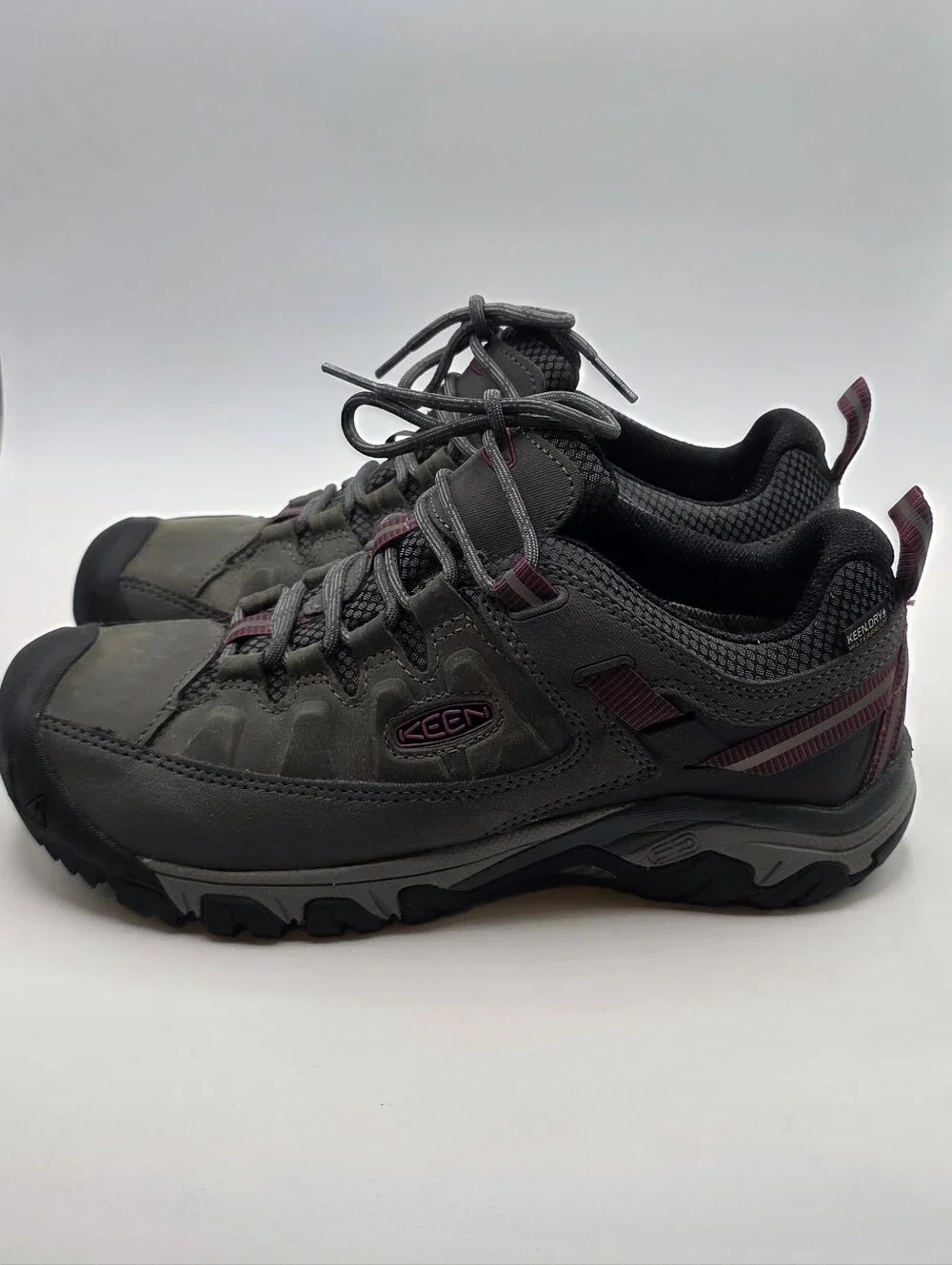 KEEN Women's Targhee 3 Low Height Waterproof Hiking Shoes Size 9